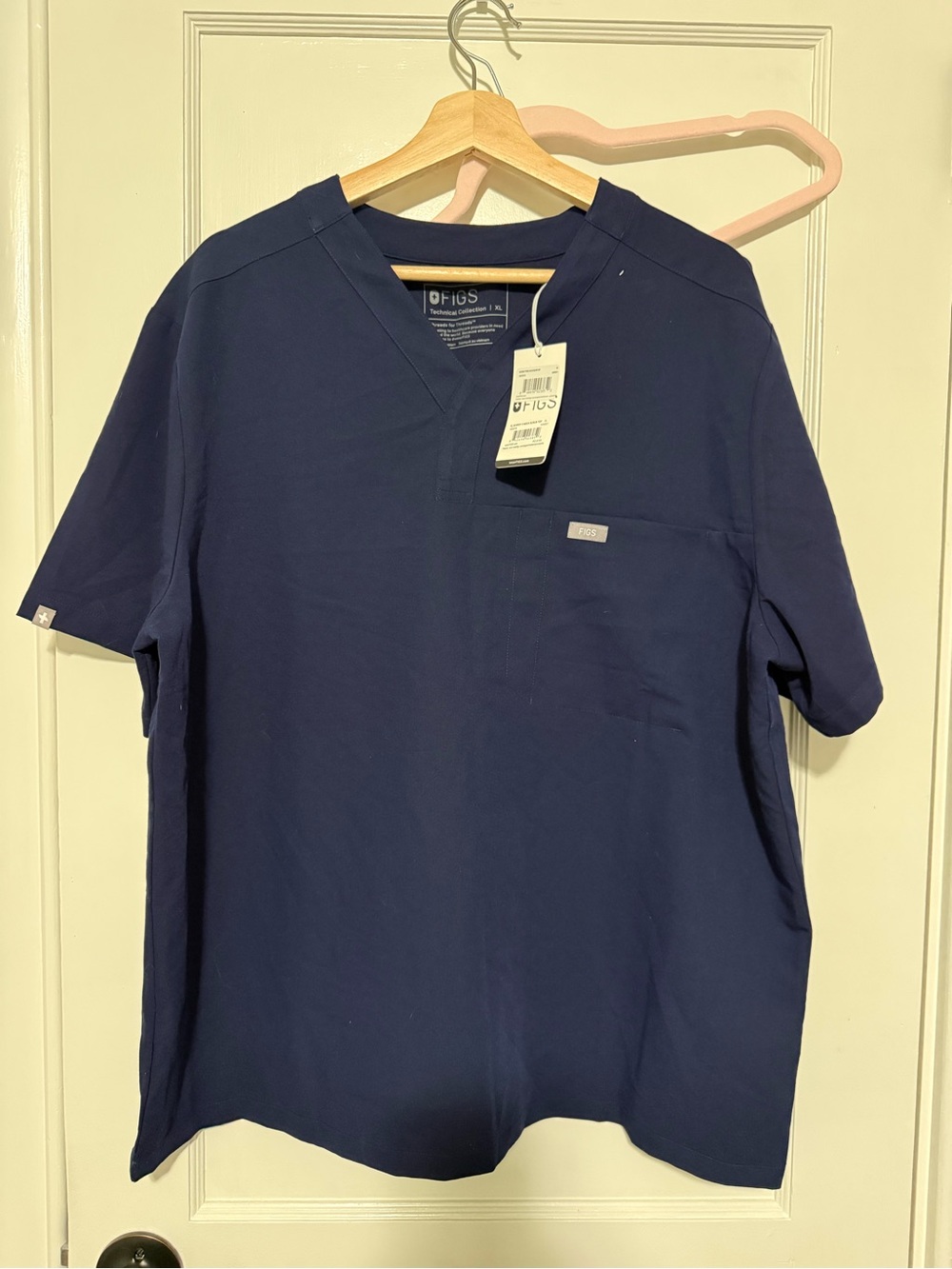 Men’s Figs Scrubtop in Navy